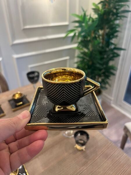Siyah gold türk kahvesi fincanı